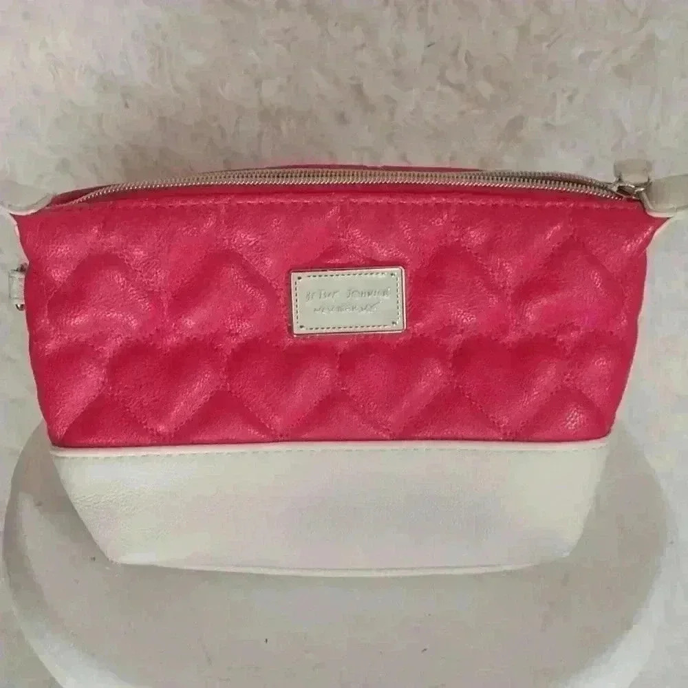 BETSEY JOHNSON White & Pink Heart Quilted Cosmetic / Wristlet Purse.